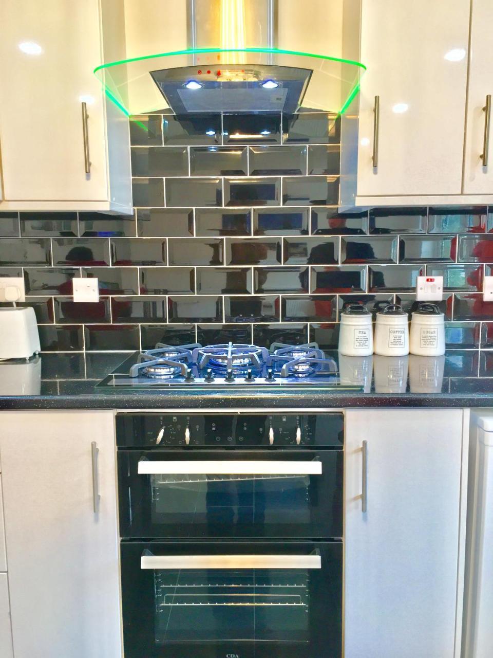 London 2 Bedroom Apartment, Kitchen, Reception And Private Garden Luaran gambar